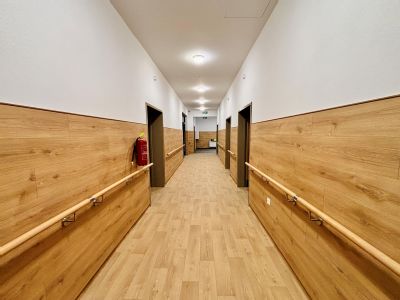 Handlová získa jedinečné prepojenie sociálnej a zdravotnej starostlivosti. AGEL v roku 2026 otvorí moderné Senior centrum